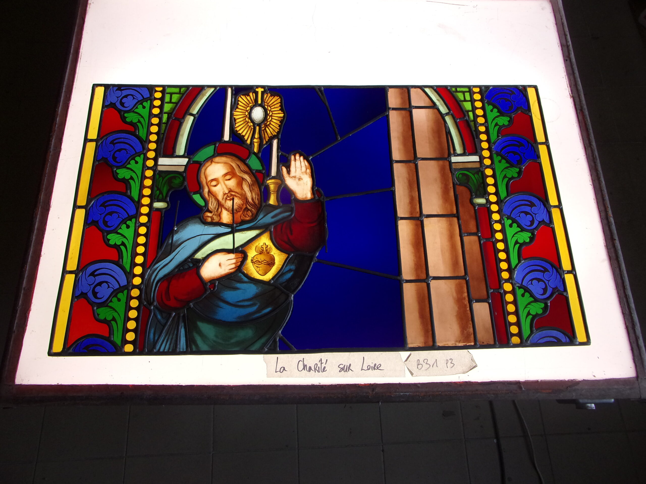 Vitraux restaurés de l’église Notre-Dame de La Charité-sur-Loire