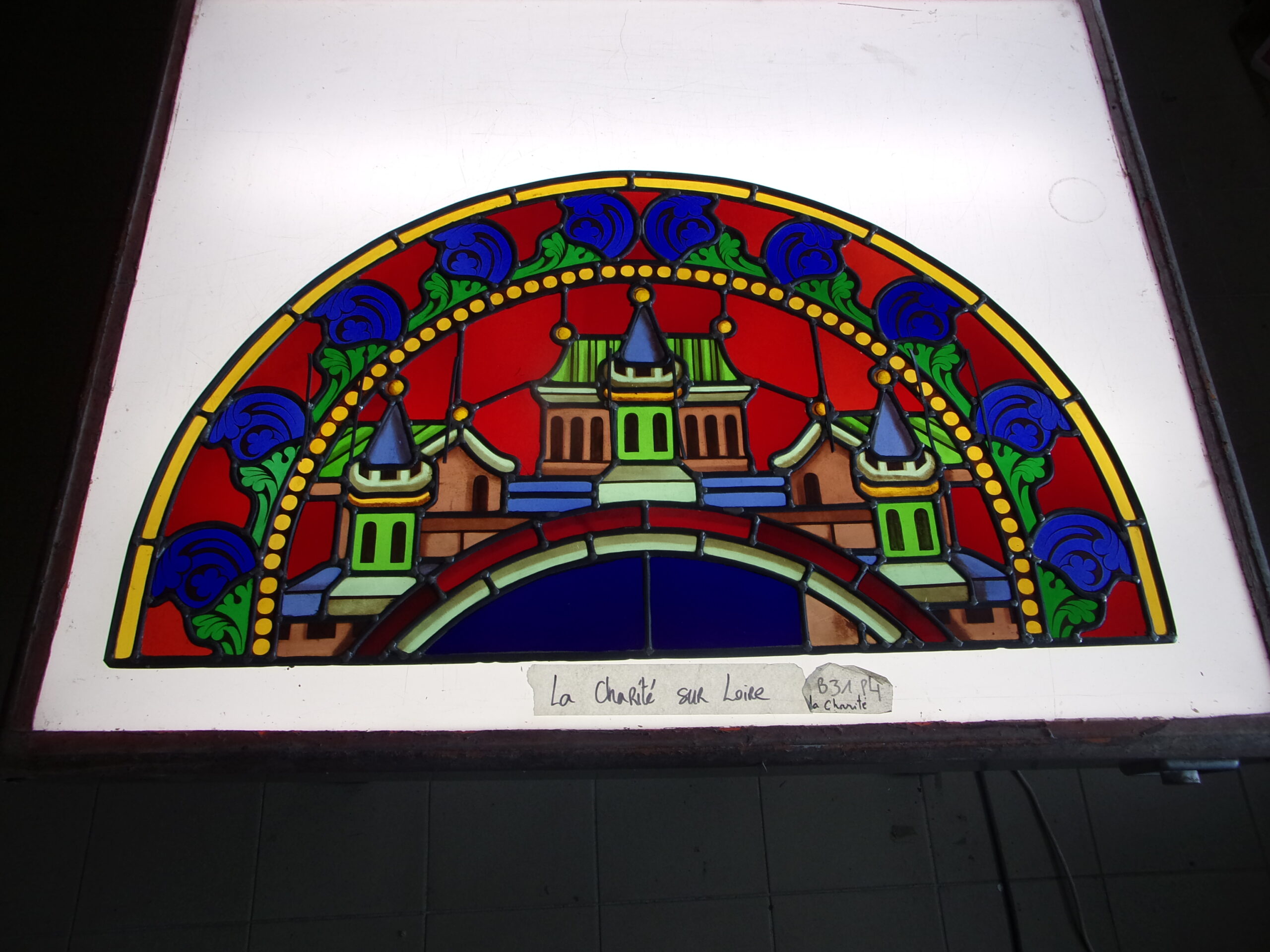 Vitraux restaurés de l’église Notre-Dame de La Charité-sur-Loire