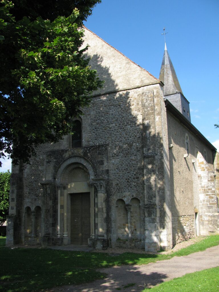 Eglise Saint Louis à Montigny aux amognes